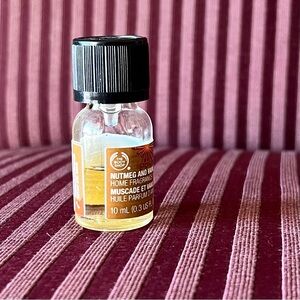 Rare. The Body Shop Nutmeg and Vanilla home oil